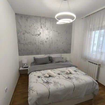 19-centar * באניה לוקה